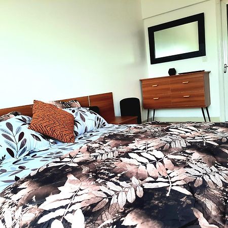 Chambres Meublees Avenue Cheikh Anta Diop ダカール エクステリア 写真