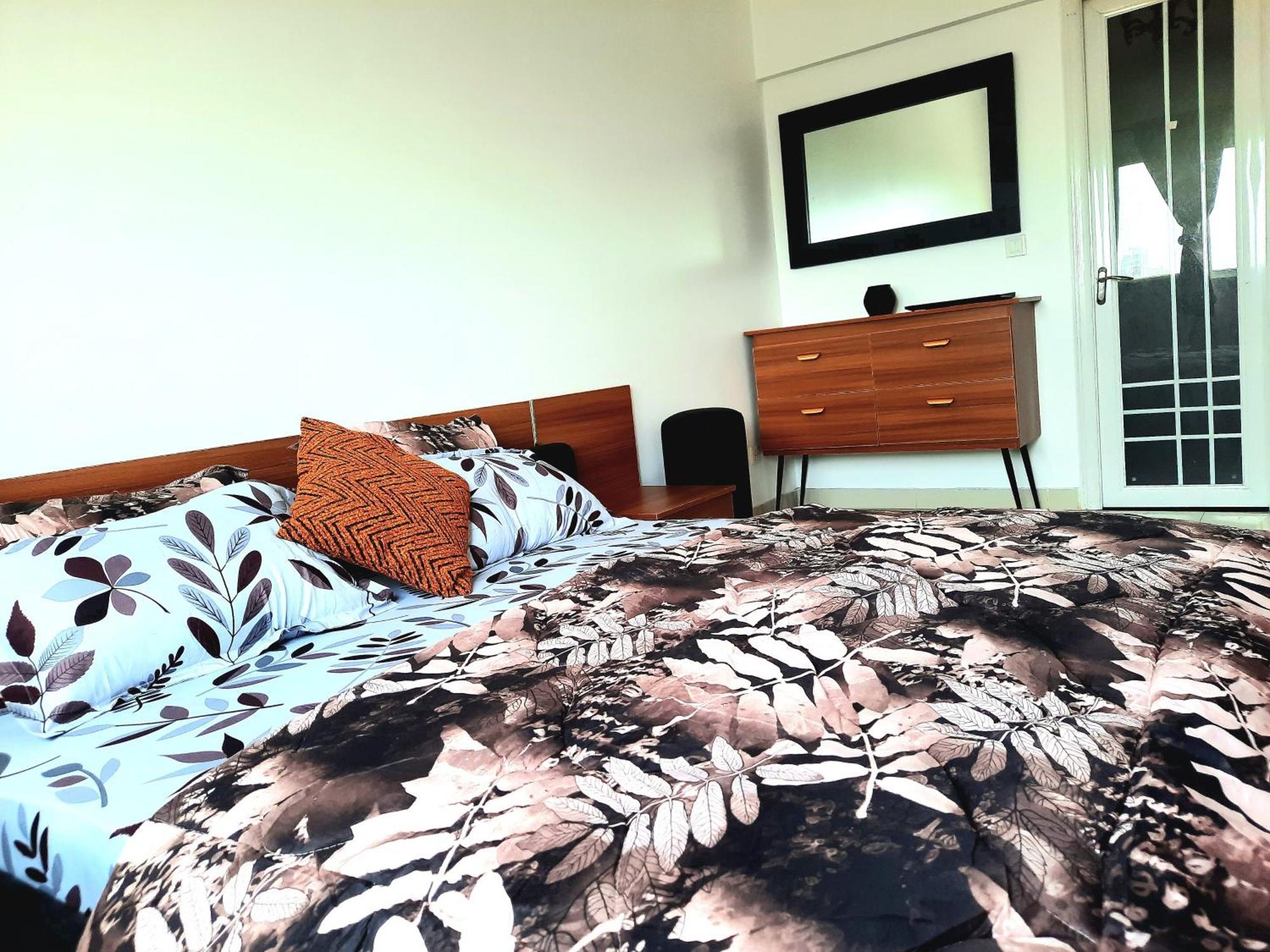 Chambres Meublees Avenue Cheikh Anta Diop ダカール エクステリア 写真