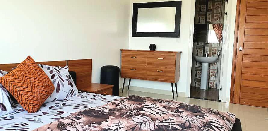 Chambres Meublees Avenue Cheikh Anta Diop ダカール 部屋 写真