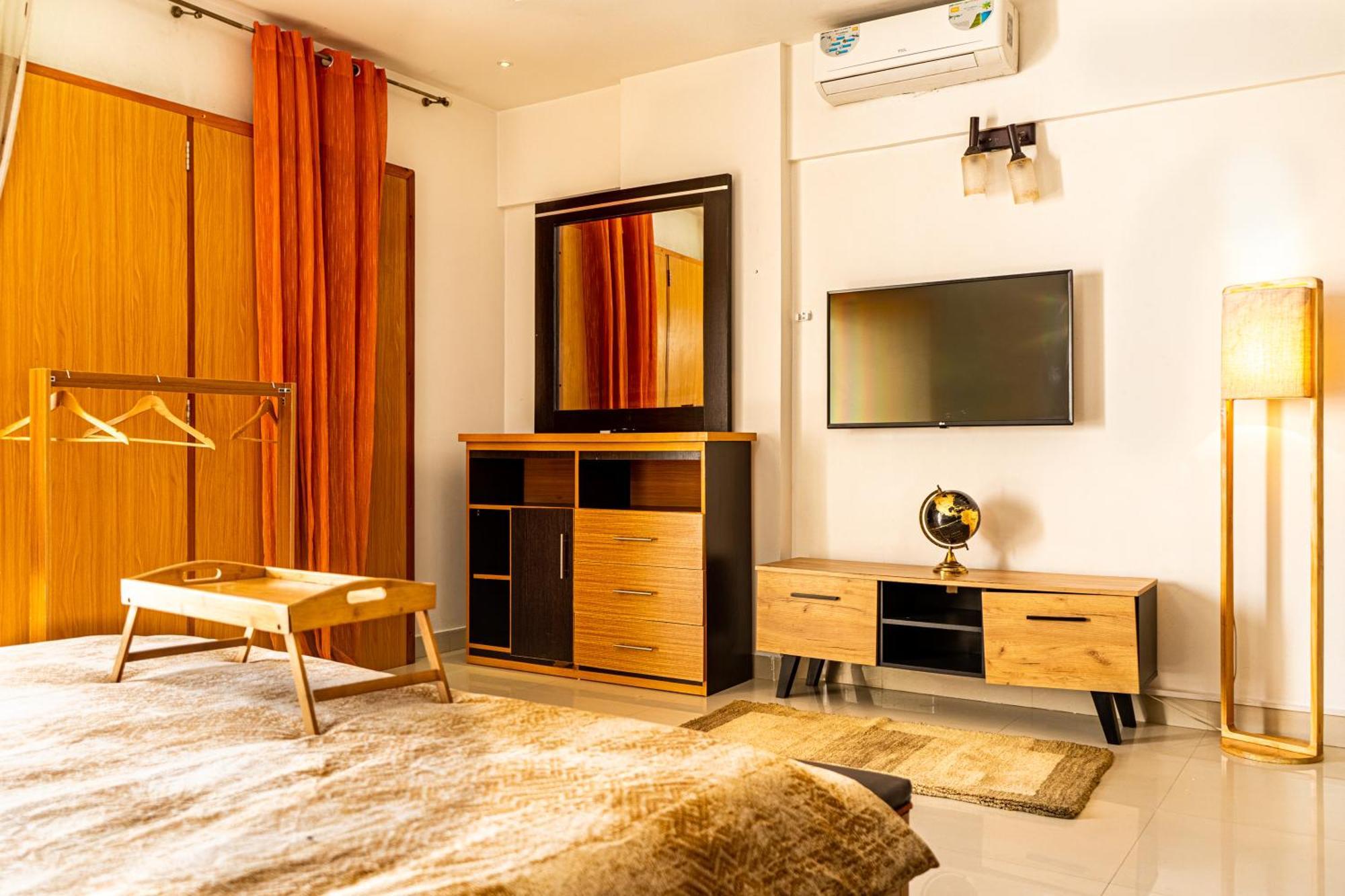 Chambres Meublees Avenue Cheikh Anta Diop ダカール エクステリア 写真