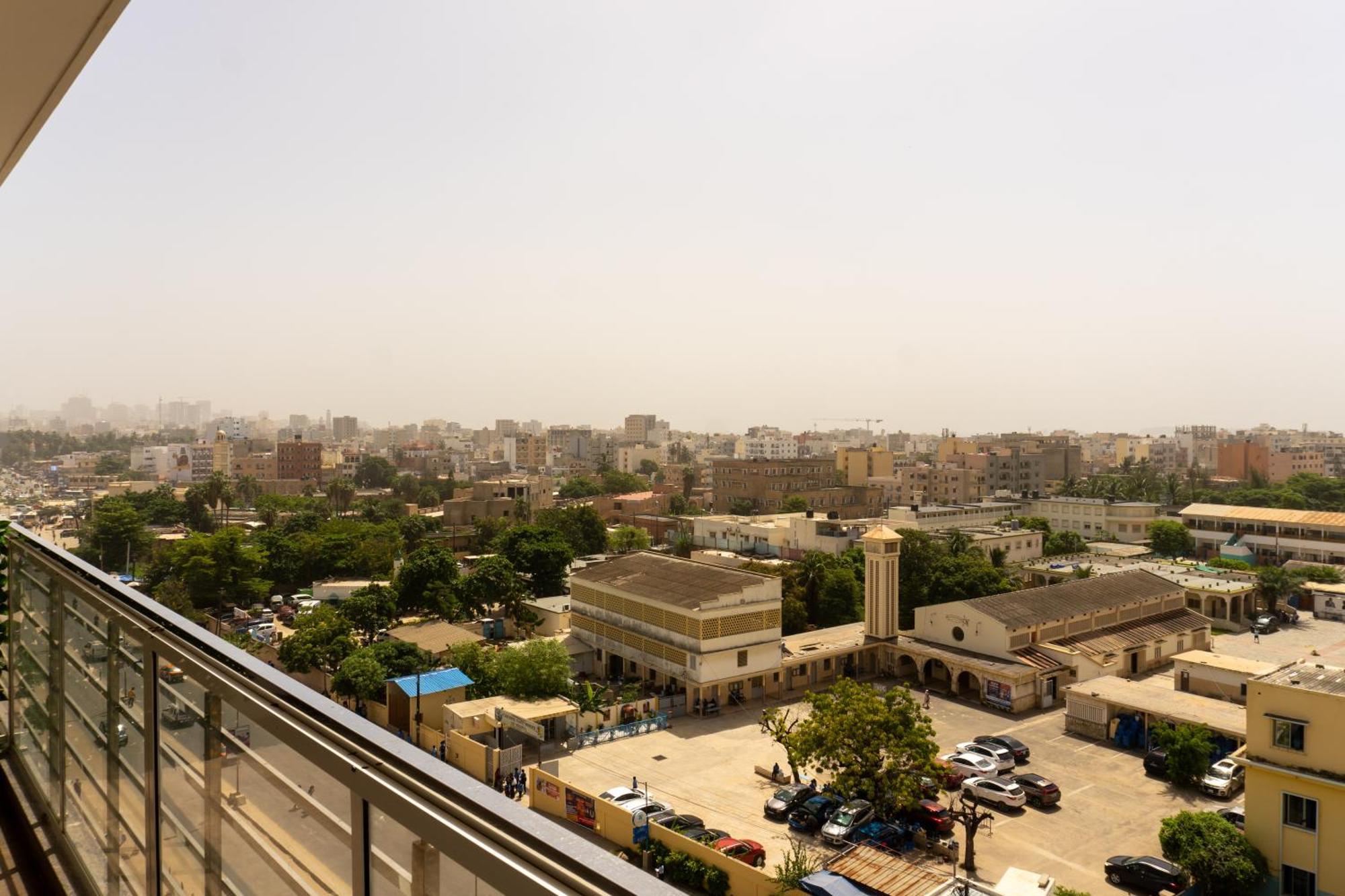 Chambres Meublees Avenue Cheikh Anta Diop ダカール エクステリア 写真