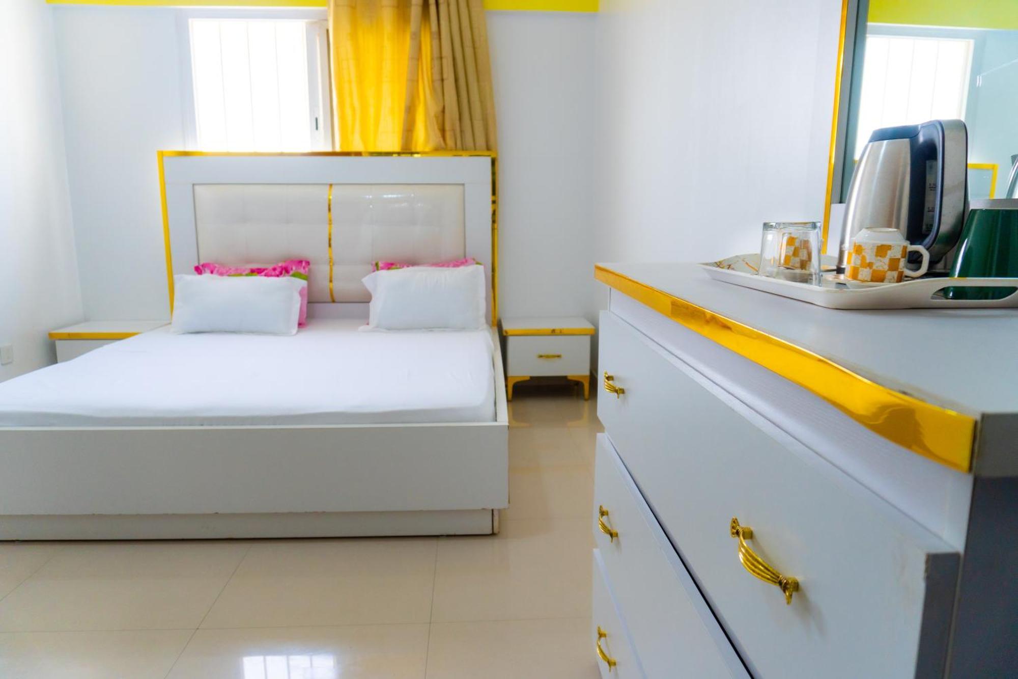 Chambres Meublees Avenue Cheikh Anta Diop ダカール エクステリア 写真