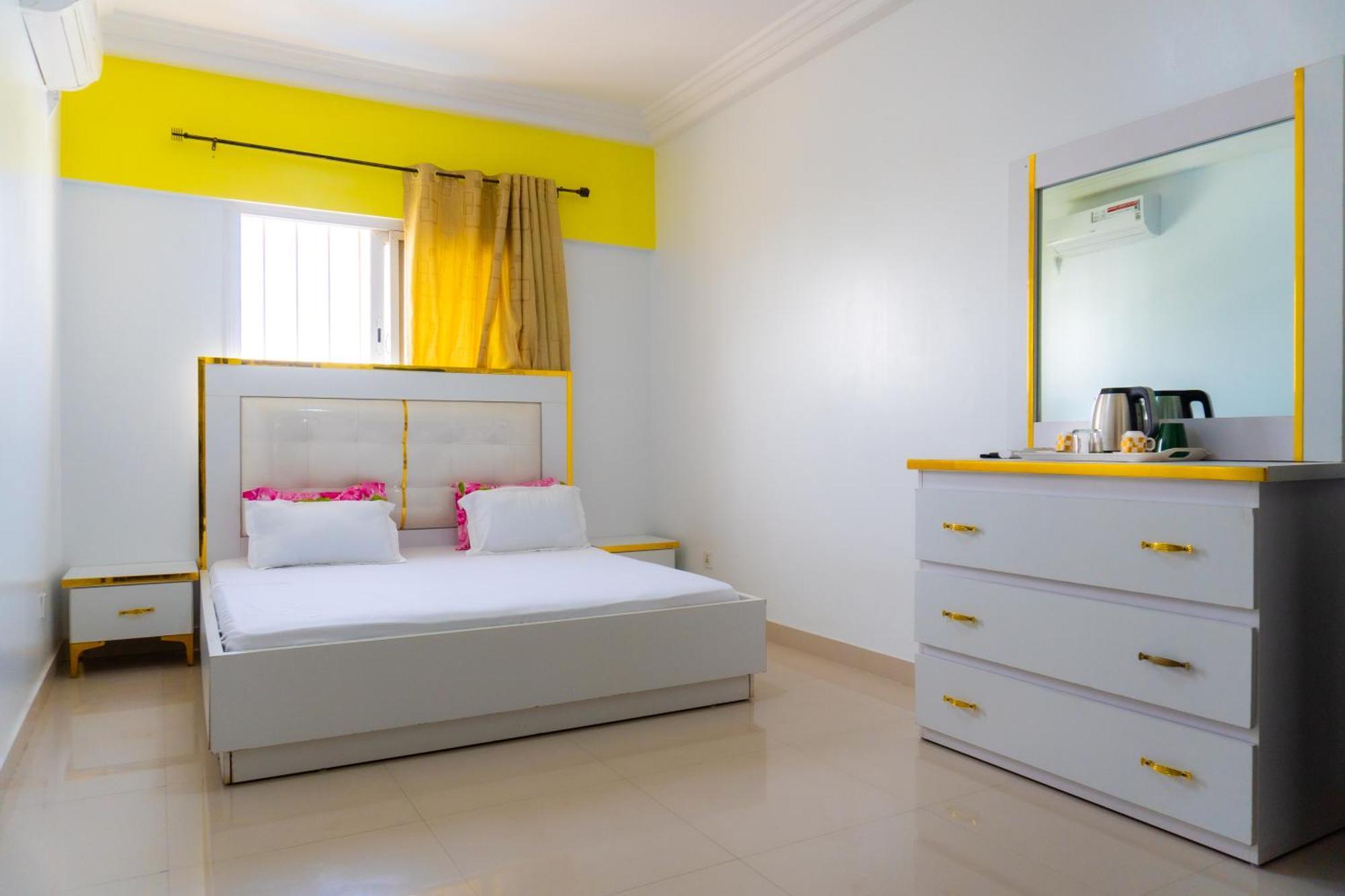 Chambres Meublees Avenue Cheikh Anta Diop ダカール エクステリア 写真